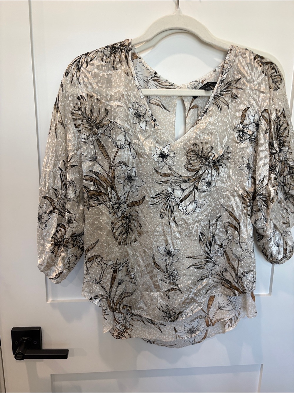 White House Black Market Neutral Floral V-Neck Puff Sleeve Blouse